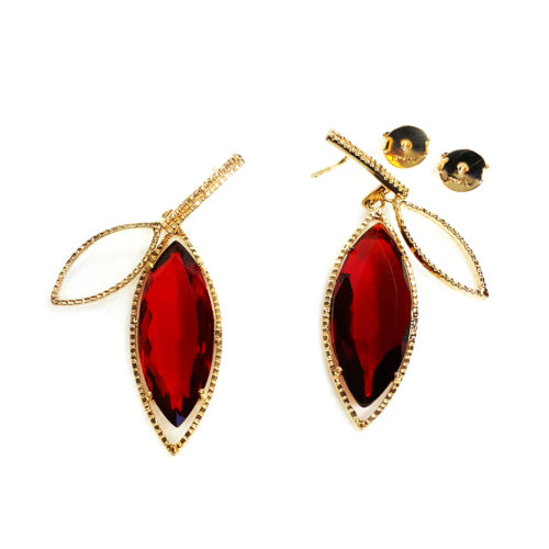 Brinco folheado ouro 18K com Cristal vermelho Gota longa